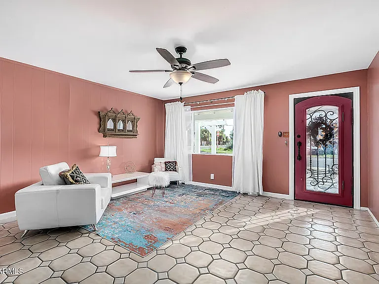 W Berridge Ln — Photo 3