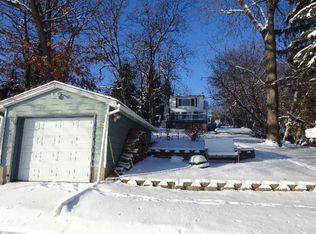 N9162 Oakwood Ln, Mukwonago, WI 53149