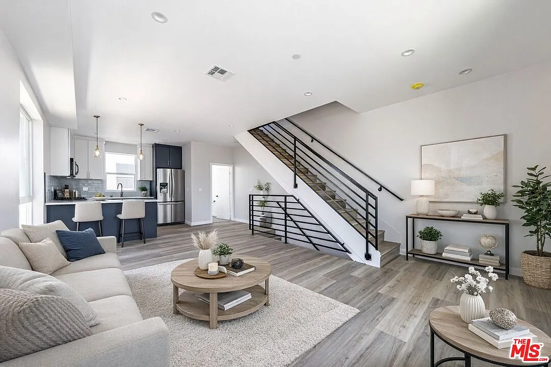 4 bed, 4.5 bath, 1698 sqft, $3,587 — Photo 2