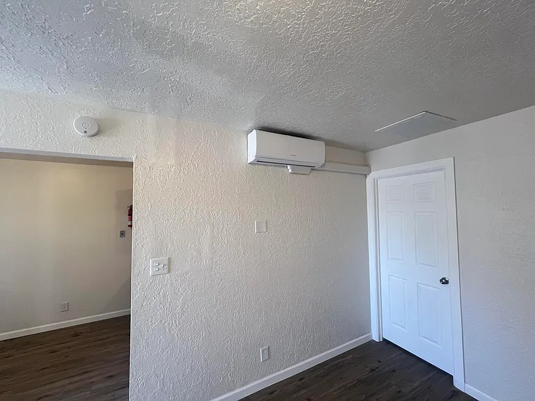 911 Alvarado Dr SE #4 — Photo 12