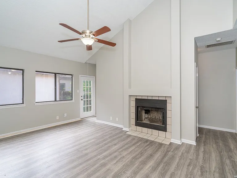 2826 Village Pkwy — Photo 5