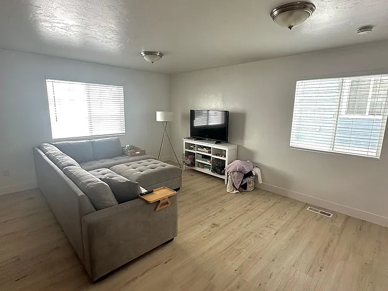 82 E Legacy Pkwy S — Photo 2