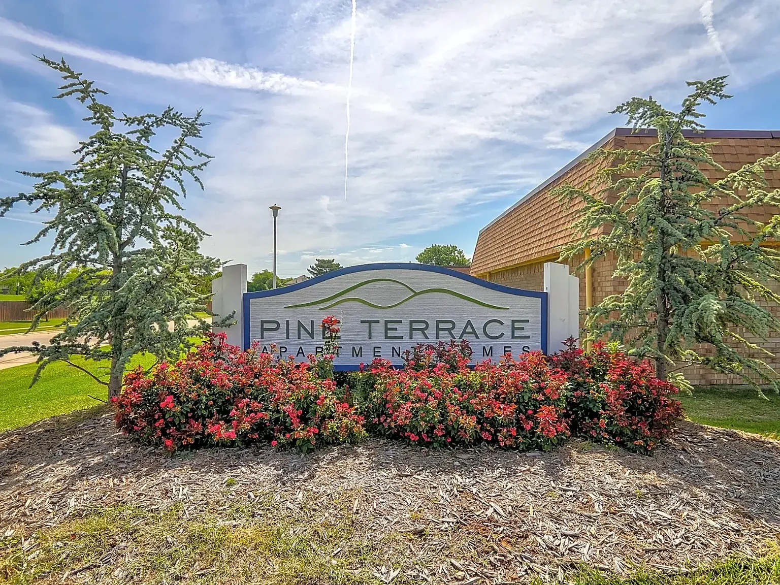 Pine Terrace Apartments — Photo 4