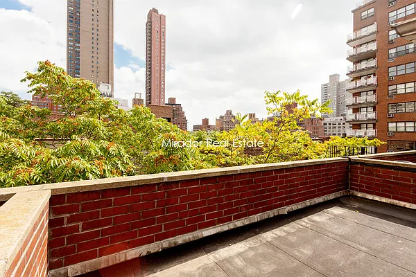 Rented by Mirador Real Estate | media 32