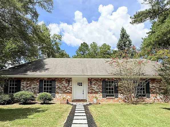 1800 Ridgewood Dr, Columbia, MS 39429