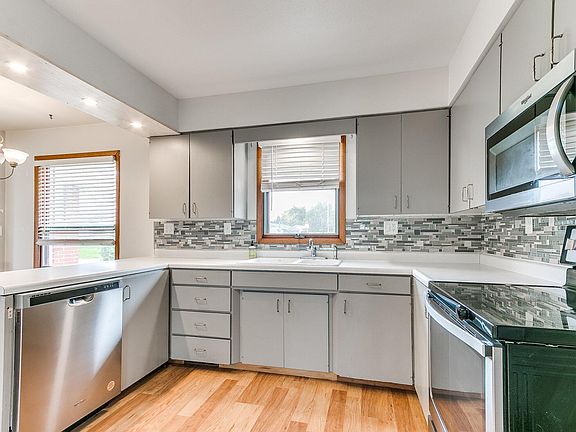 4th image of 515 N 2nd Ave