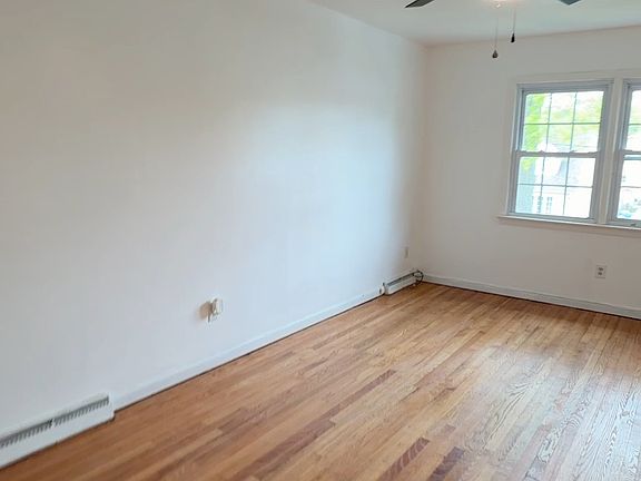 4th image of 138 Beech St Floor 2