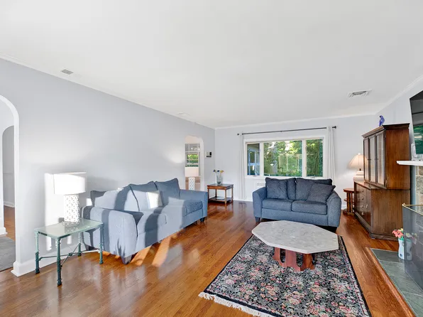 125 Bertha Place image 5 of 24