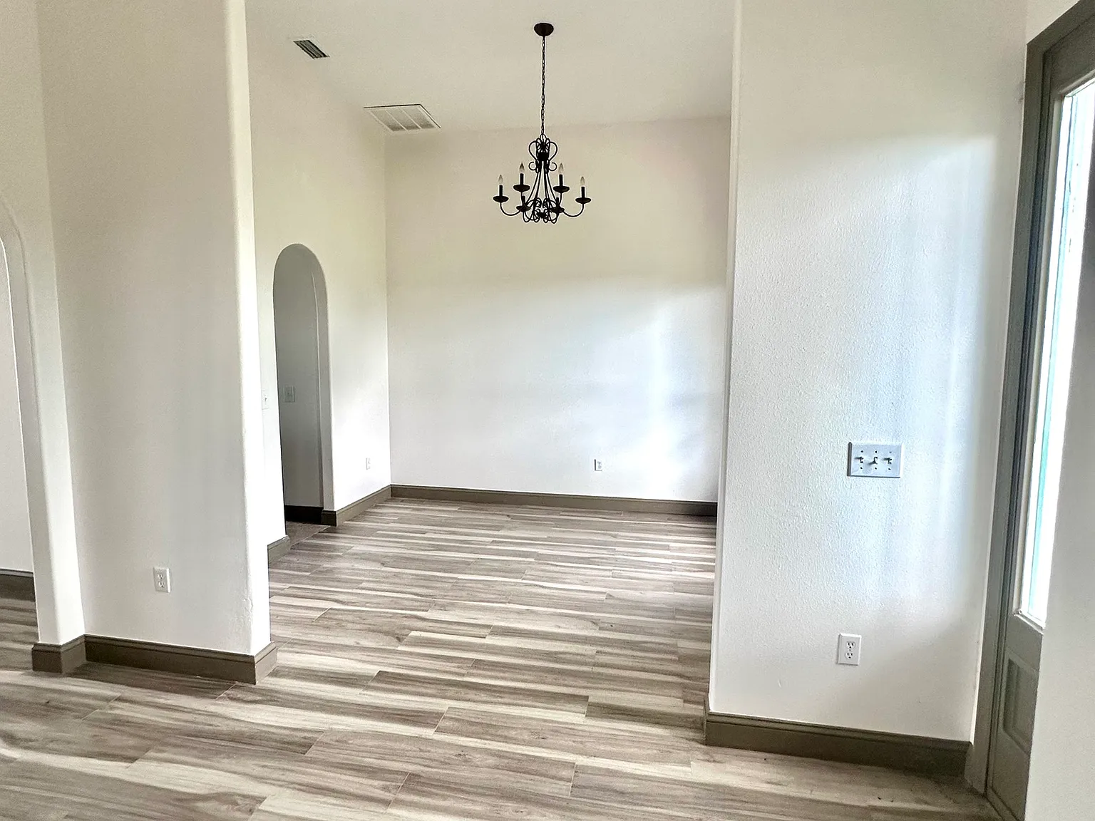 4 bed, 2662 sqft, $4,950 — Photo 3