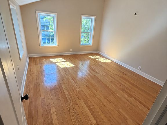 3rd image of 1219 Crease St