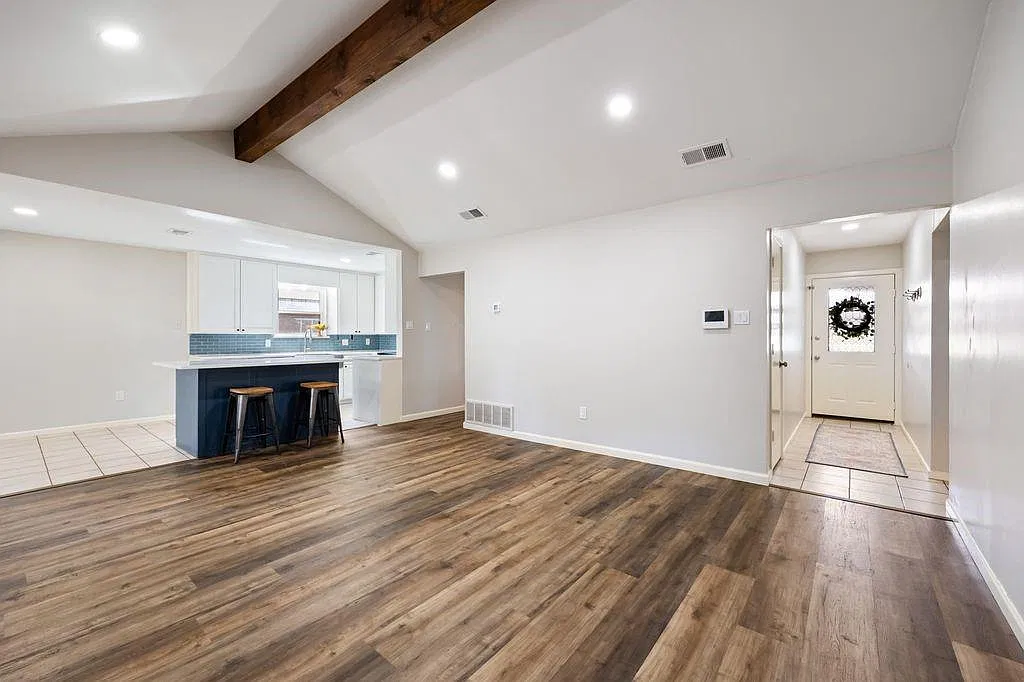 3 bed, 2.0 bath, 1285 sqft, $2,350 — Photo 4