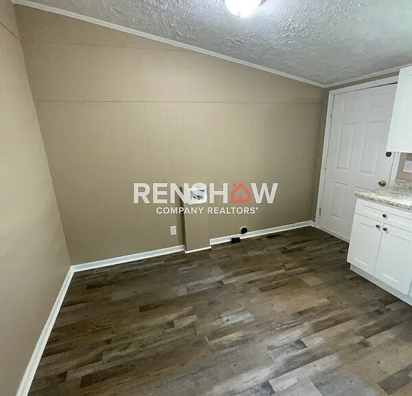 105 W College St #1 — Photo 4
