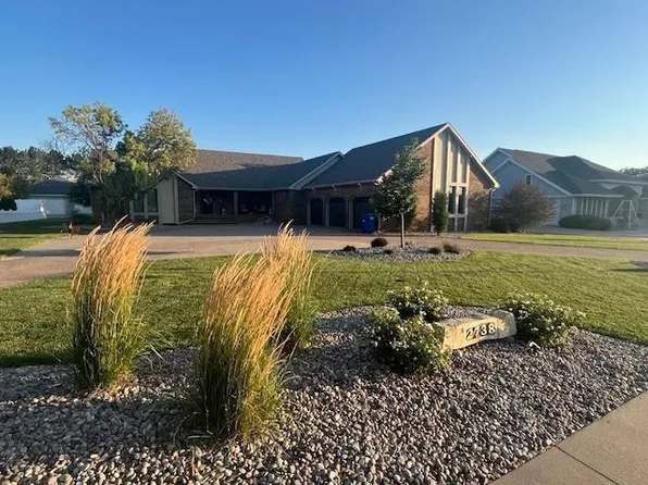 2738 Thunderbird Dr, Hays, KS 67601