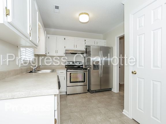 5th image of 3012 Emerald Meadow Ln