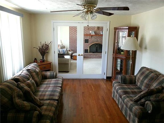 3rd image of 107 Lily Dr