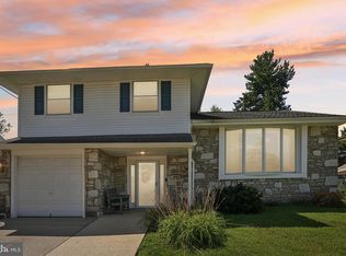 9705 Portis Rd, Philadelphia, PA 19115