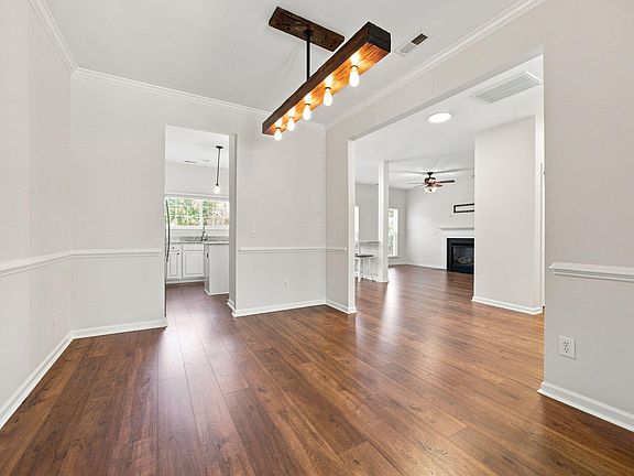 5th image of 10734 Edmundson Ave