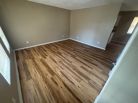 2nd image of 1121 Groner Dr
