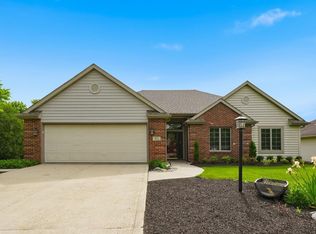 921 Autumn Ridge Ln, Fort Wayne, IN 46804