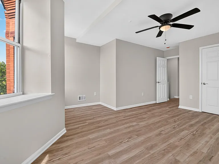 904 Newington Ave #B — Photo 6