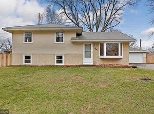 11041 Dogwood St NW, Coon rapids, MN 55448