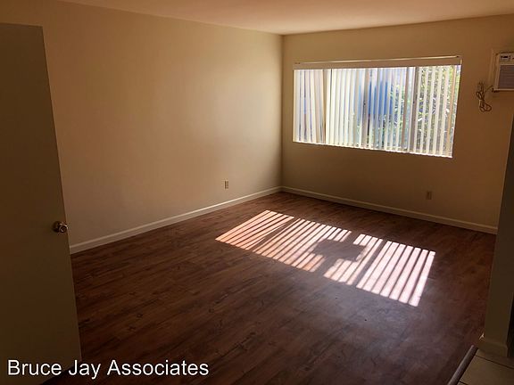 2nd image of 4637 Russell Ave APT 9