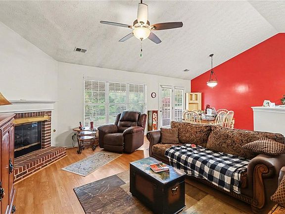 5th image of 304 Allegheny Ave