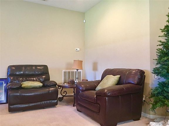 5th image of 292 James Cir