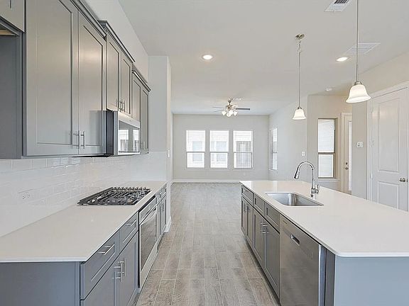 4th image of 2428 Merriweather Ln