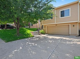 16313 Browne St, Omaha, NE 68116