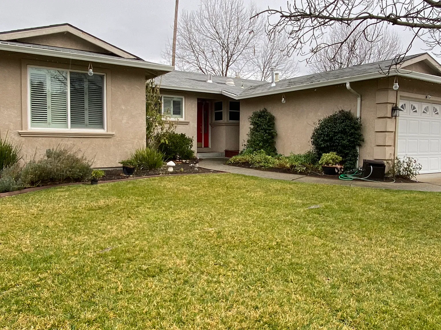 4 bed, 1603 sqft, $4,400 — Photo 1