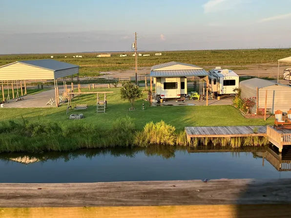 1113 Paisley St, Gilchrist, TX 77617