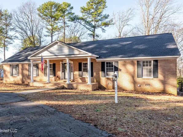 221 Pine Lane Dr, Batesville, MS 38606