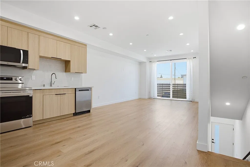 4 bed, 1850 sqft, $3,850 — Photo 1