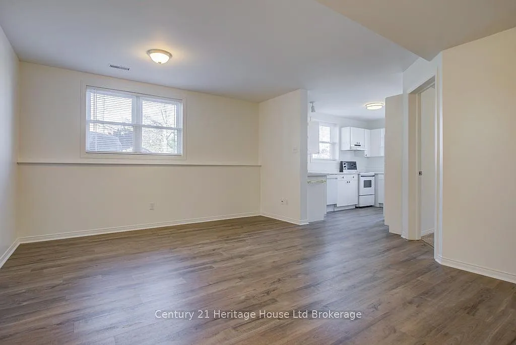 Building Photo - 120 Rolph St #LOWER