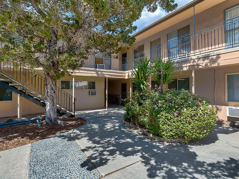 4764 Forman Ave. — Photo 12
