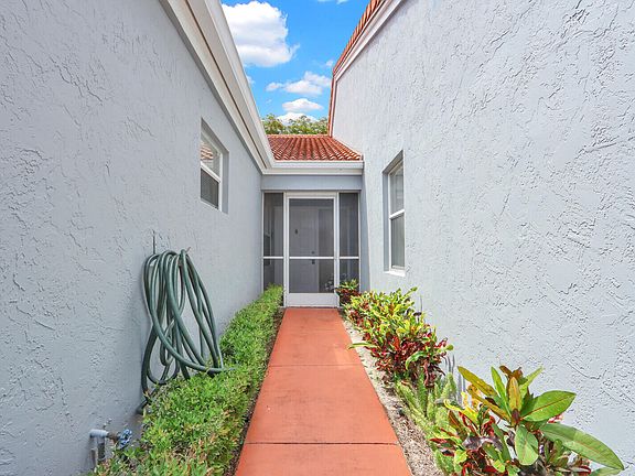 4th image of 9904 Summerbrook Terrace #B