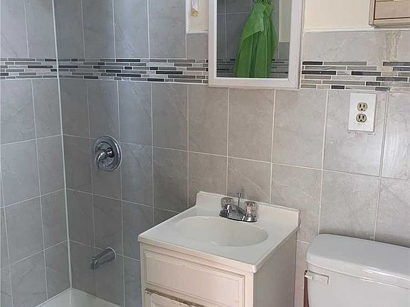 5th image of 9567 115th St Floor 2