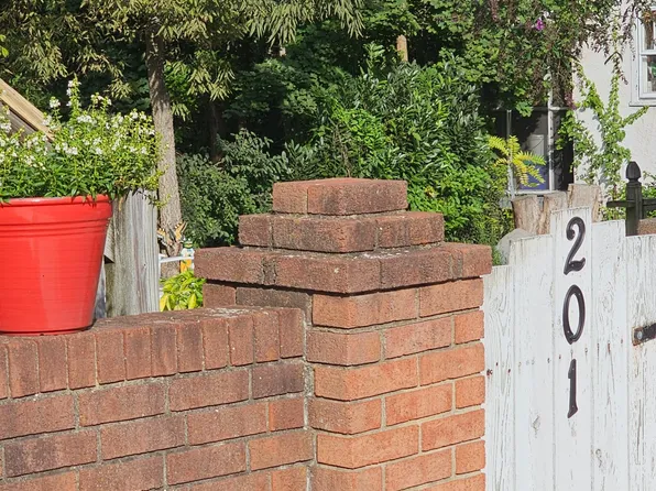 201 N Princess St #B, Shepherdstown, WV 25443