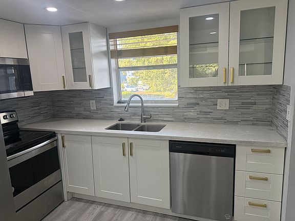 3rd image of 9375 Fontainebleau Blvd APT L221