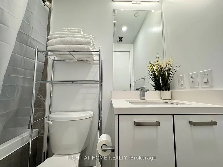 458 Richmond St W #1007 — Photo 18