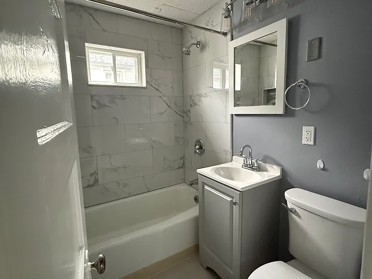 146 Greene St — Photo 4