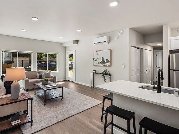 3rd image of 6400 Pacific Ave #101