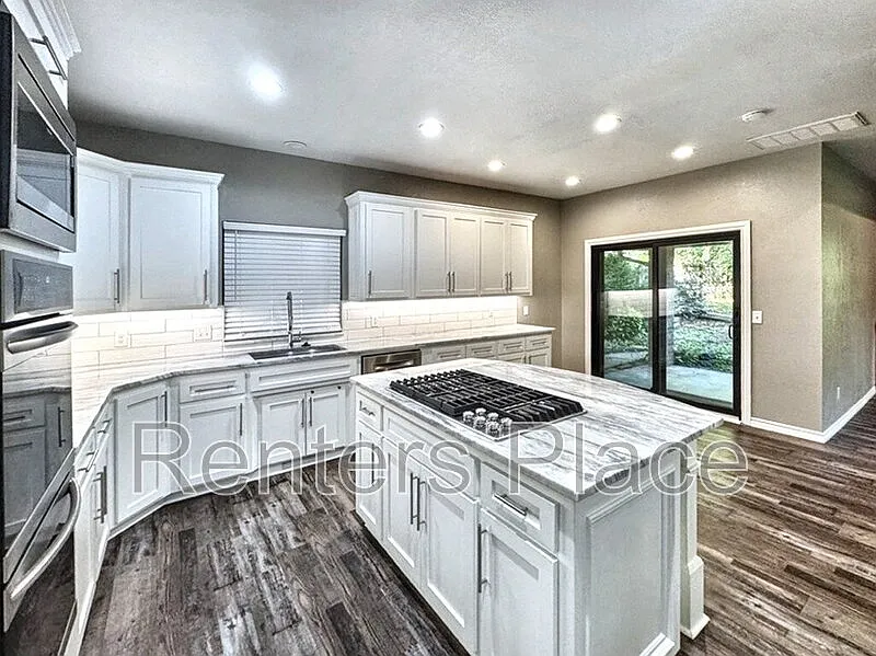 4 bed, 2.5 bath, 2895 sqft, $2,895 — Photo 3