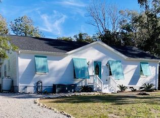 118 Juniper Rd, Pine Knoll Shores, NC 28512