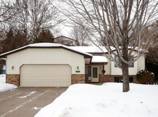 4461 Chatsworth St N, Shoreview, MN 55126