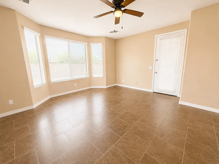 8206 S 22nd Ln — Photo 10