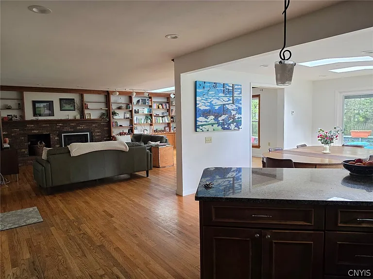96 Charing Rd — Photo 10