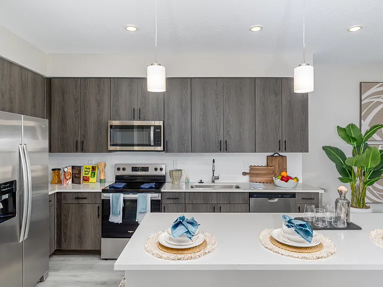 Azalea Park Apartments — Photo 9