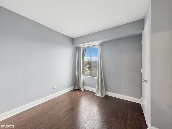 3rd image of 924 S Lake Ct #208
